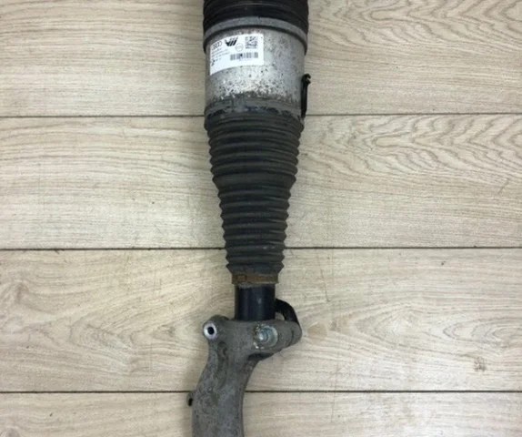 Пневмостойка передняя правая для Audi Q7 4M 2015+ на фотографиях