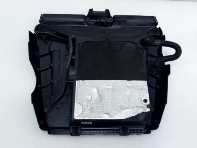 Корпус воздушного фильтра для Audi Q7 4M 2015+ на фотографиях