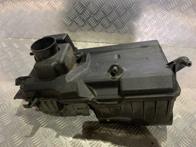 Корпус воздушного фильтра для Volvo C30 MK 2006-2013 на фотографиях