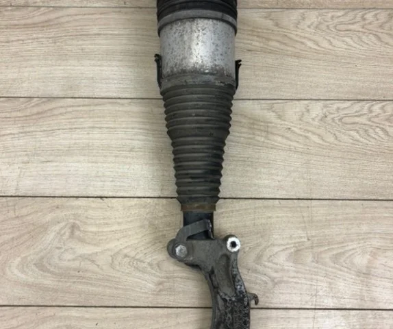 Пневмостойка передняя правая для Audi Q7 4M 2015+ на фотографиях