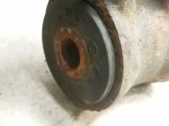 Рычаг передний правый нижний для Audi Q7 4L 2005-2015 на фотографиях