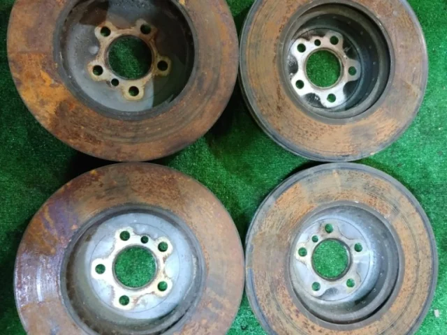 Диски тормозные передние (комплект) для BMW 5er G30 2016-2023 на фотографиях