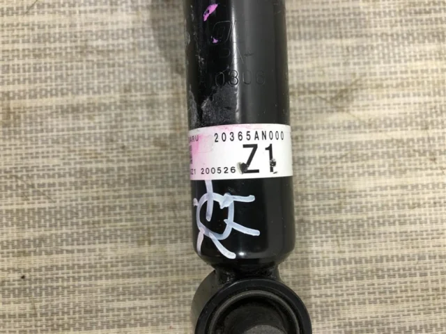 Амортизатор задний правый для Subaru Legacy BN 2017+ на фотографиях