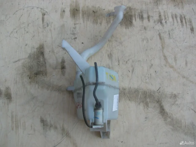 Бачок стеклоомывателя передний для Nissan Tiida C11 Хэтчбек 2007-2014 на фотографиях