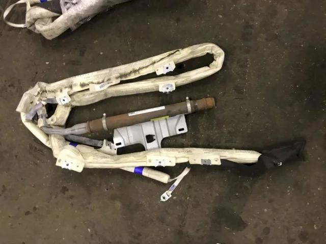 Шторка безопасности правая для Audi Q7 4L 2005-2015 на фотографиях