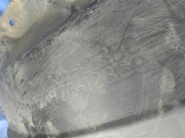 Крылья для Toyota Corolla E120/E130 Хэтчбек 2001-2007 на фотографиях