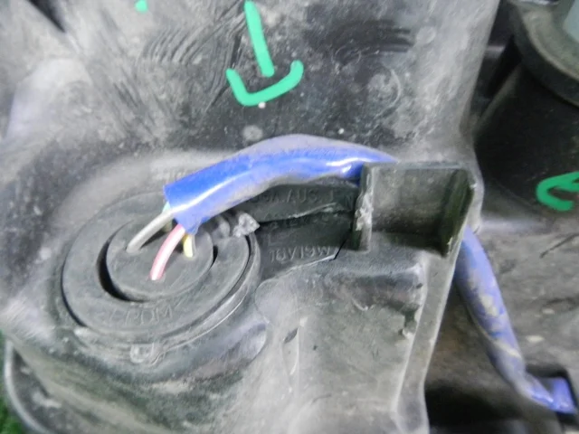 Фара левая для Toyota Land Cruiser 200 2007-2015 на фотографиях