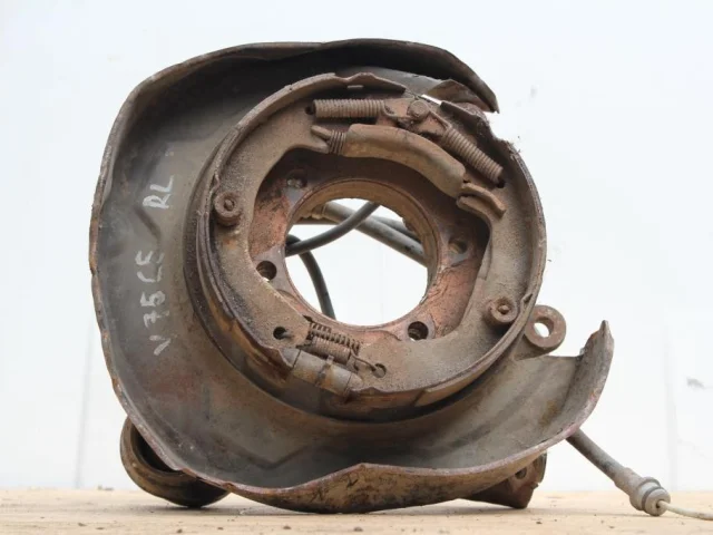 Кулак задний левый для Mitsubishi Pajero V90 5dr rest I 2011-2015 на фотографиях