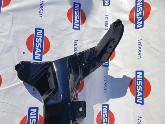 Подрамник двигателя для Nissan Almera Classic B10 2006-2012 на фотографиях