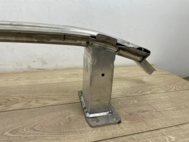 Усилитель бампера передний верхний для Audi Q7 4M 2015+ на фотографиях