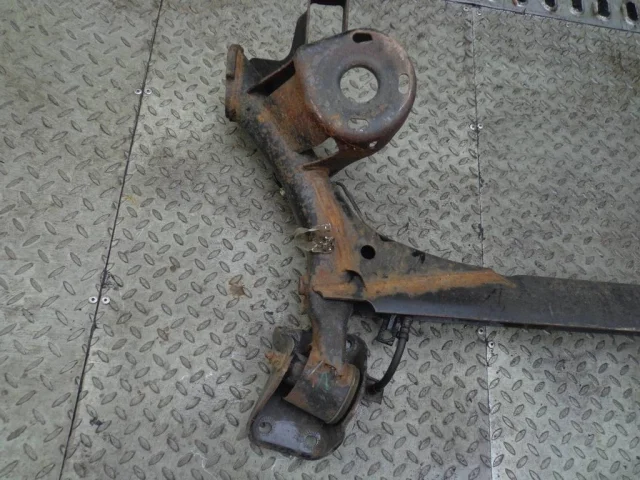 Задняя балка для Skoda Rapid I rest NH3 2017-2020 на фотографиях