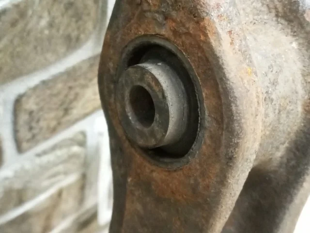 Рычаг передний правый нижний для Audi Q7 4L 2005-2015 на фотографиях