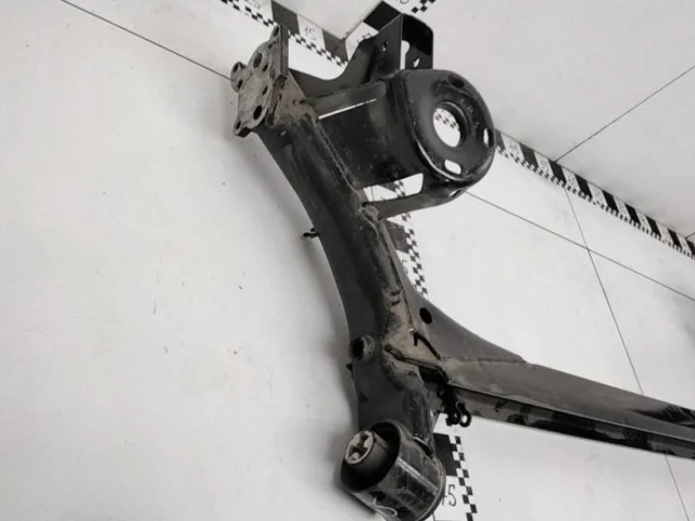 Подрамник двигателя для Skoda Rapid I rest NH3 2017-2020 на фотографиях