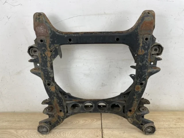 Подрамник двигателя для Volkswagen Touareg I (7L) 2002-2010 на фотографиях