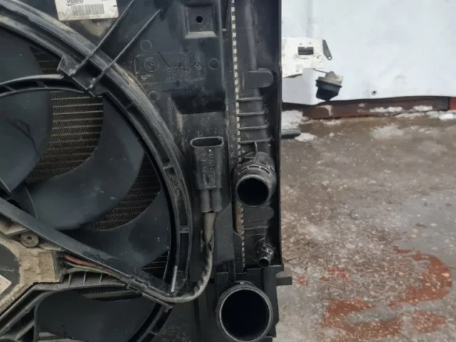 Панель радиатора (телевизор) для BMW 3er F30 2011-2019 на фотографиях