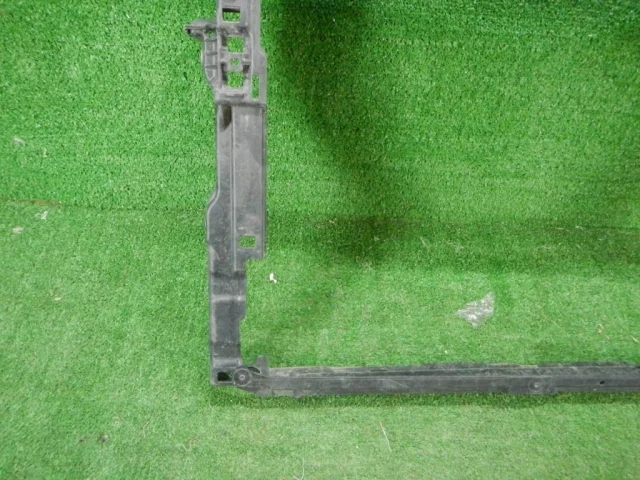 Панель радиатора (телевизор) для Volkswagen Golf VII (5G) 2012-2017 на фотографиях