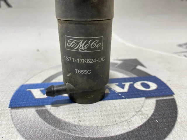 Насос омывателя фар для Volvo C30 MK 2006-2013 на фотографиях