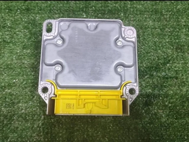 Блок SRS для Skoda Rapid I NH3 2012-2017 на фотографиях