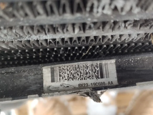 Радиатор кондиционера для Jaguar XF X250 2008-2016 на фотографиях