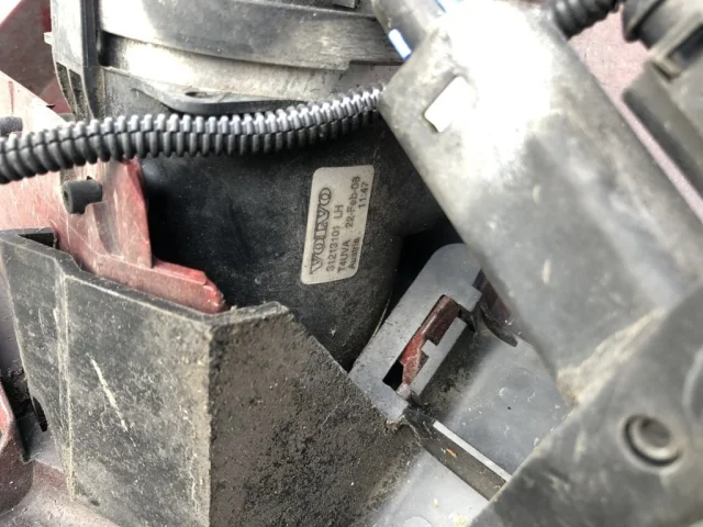 Противотуманка (ПТФ) передняя левая для Volvo XC70 BZ 2007-2016 на фотографиях