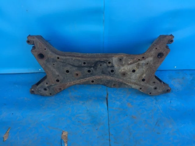 Подрамник двигателя для Mitsubishi Outlander II CW0W 2005-2012 на фотографиях