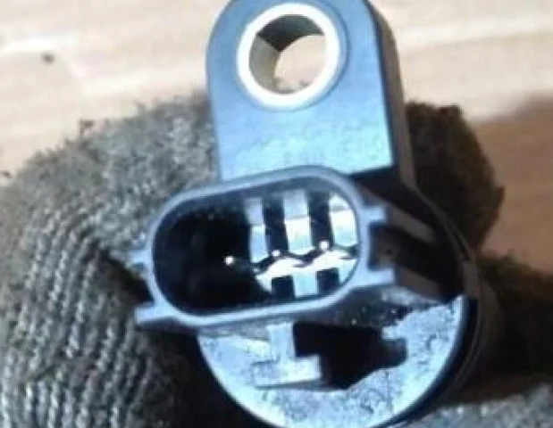 Датчик положения коленвала для Nissan X-Trail T30 RU 2001-2007 на фотографиях