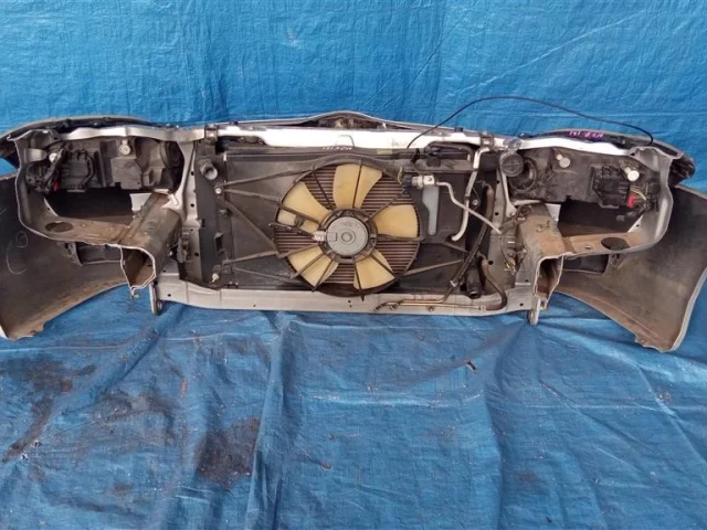 Бампер для Toyota Corolla E120/E130 Хэтчбек 2001-2007 на фотографиях