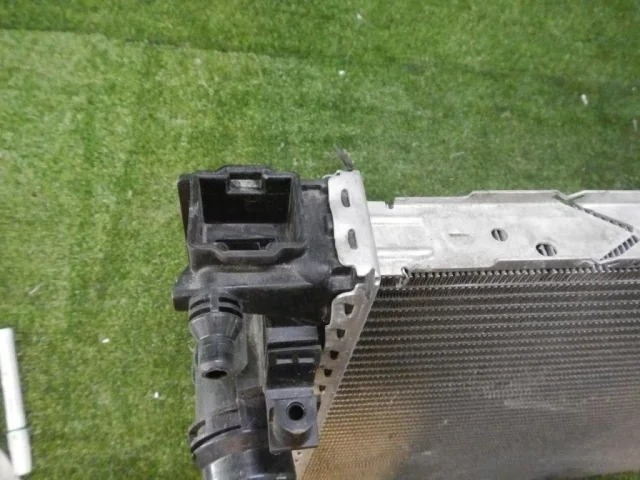 Радиатор охлаждения ДВС для BMW X3 G01 2017-2023 на фотографиях