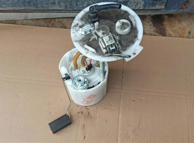 Топливный насос для Opel Insignia Седан A 2008-2017 на фотографиях