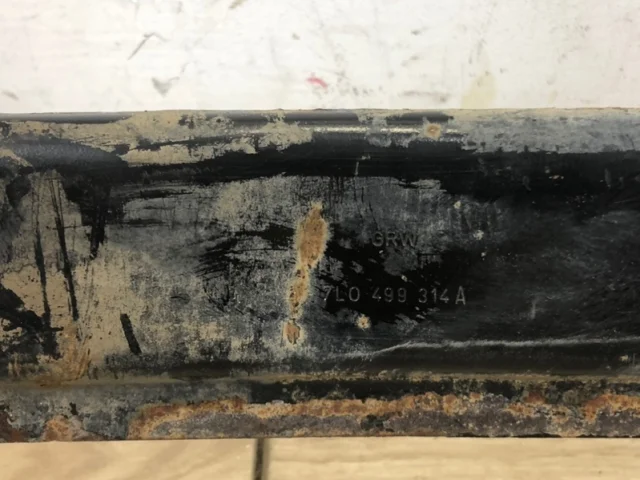 Подрамник двигателя для Volkswagen Touareg I (7L) 2002-2010 на фотографиях