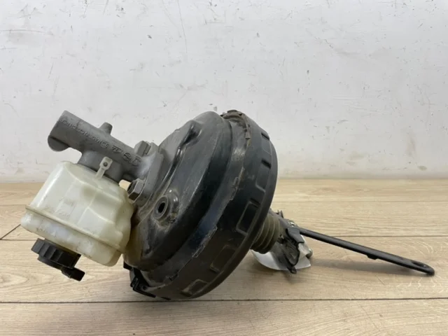 Вакуумный усилитель тормозов для Audi Q7 4L 2005-2015 на фотографиях