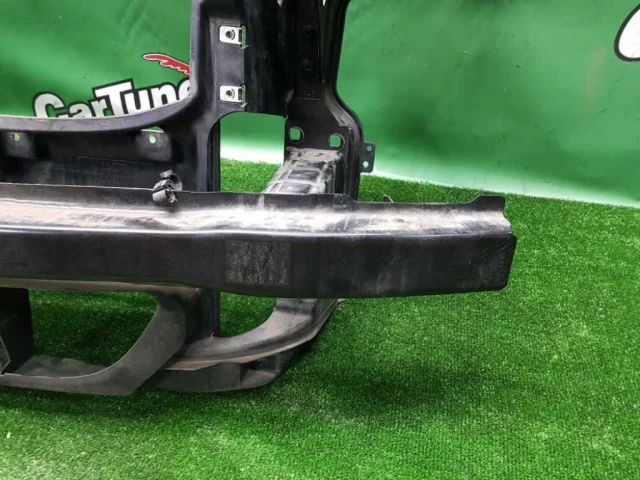 Панель радиатора (телевизор) для BMW 3er Е90 2005-2011 на фотографиях