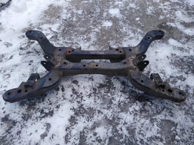 Задний подрамник для Opel Insignia Седан A 2008-2017 на фотографиях