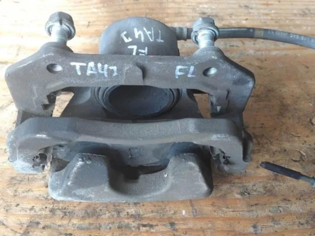 Тормозной цилиндр передний левый для Suzuki Grand Vitara 1998-2005 на фотографиях