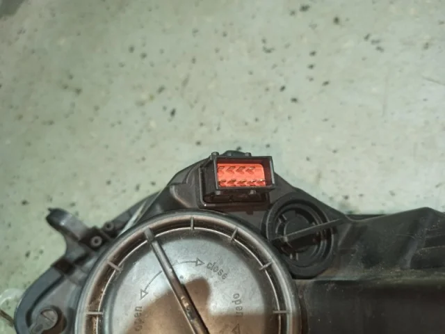 Фара левая для Opel Insignia Седан A 2008-2017 на фотографиях