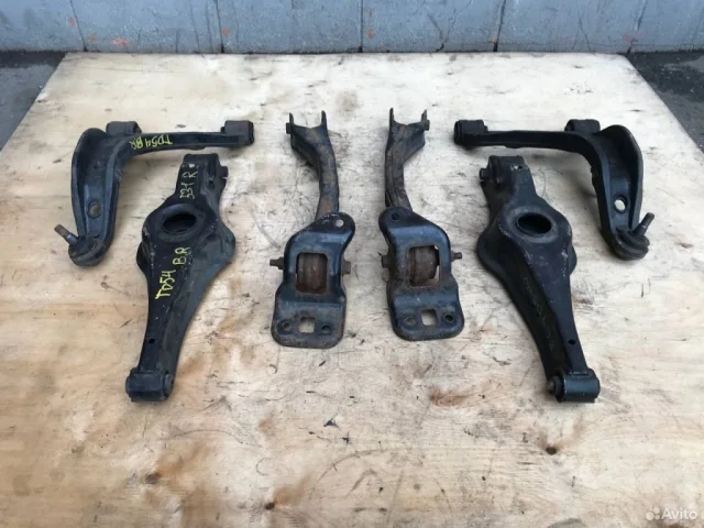 Рычаг задний правый верхний для Suzuki Grand Vitara 3dr 2005-2016 на фотографиях