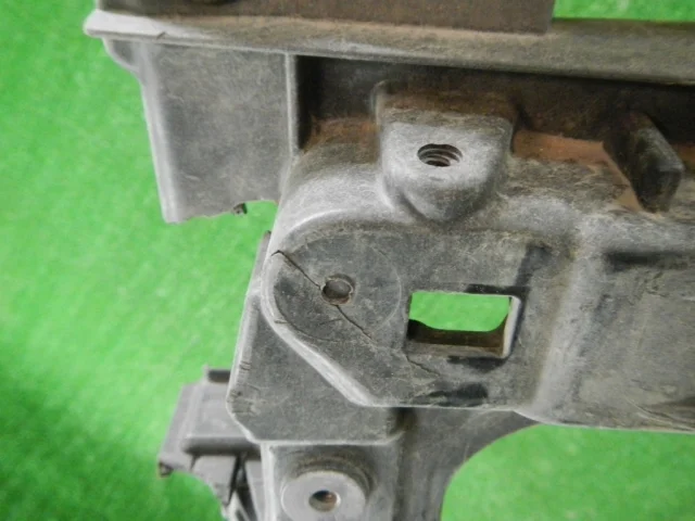 Панель радиатора (телевизор) для Volkswagen Golf VII (5G) 2012-2017 на фотографиях