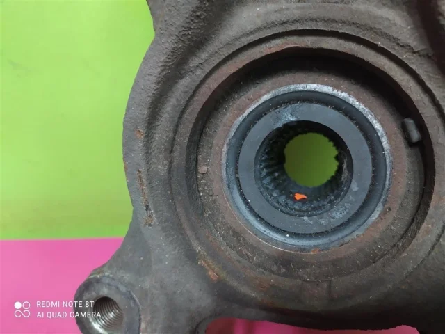 Кулак поворотный правый для Audi Q7 4L 2005-2015 на фотографиях