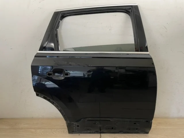 Дверь задняя правая для Audi Q7 4M 2015+ на фотографиях