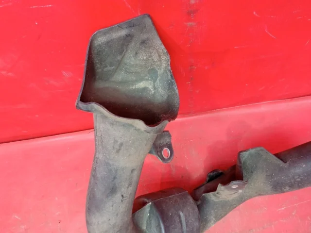 Впускной патрубок воздушного фильтра для Toyota RAV4 XA40 rest 2015-2019 на фотографиях