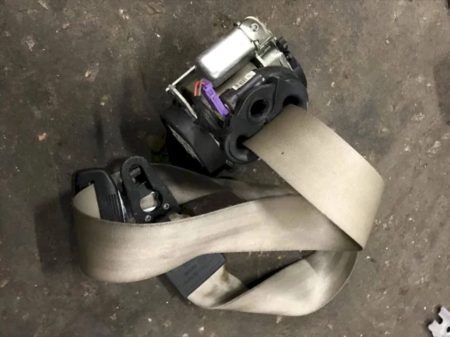 Ремень безопасности передний левый для Audi Q7 4L 2005-2015 на фотографиях