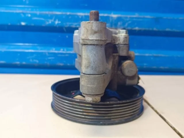 Насос ГУР для Hyundai Solaris 1 RB (2011-2013) на фотографиях