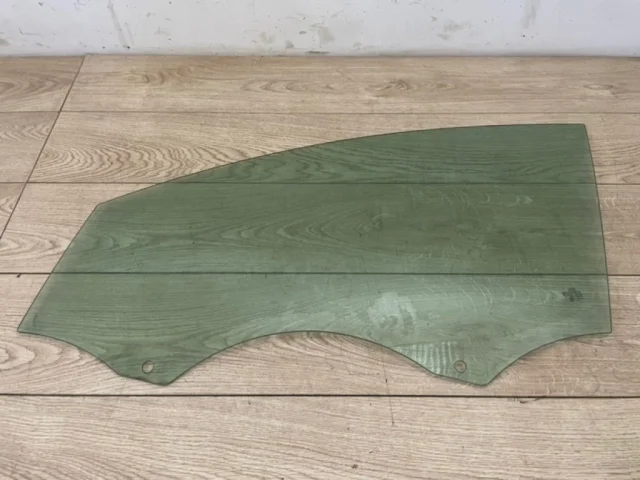 Стекло двери переднее левое для Audi Q7 4L 2005-2015 на фотографиях