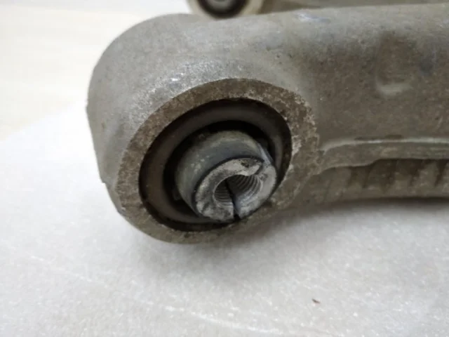 Качающийся рычаг правый для BMW X6 Ф16 F16 2014-2019 на фотографиях