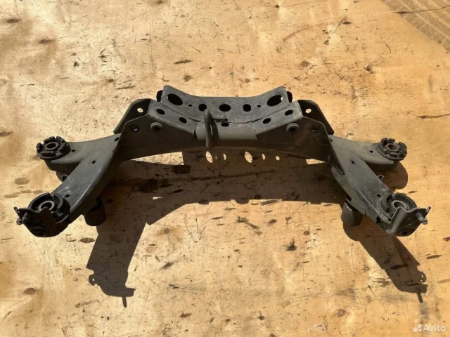 Задняя балка для Toyota Avensis Универсал T250 2003-2008 на фотографиях