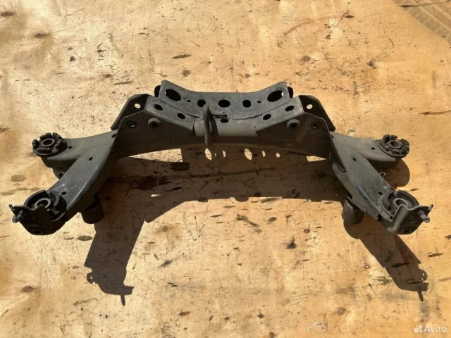 Задняя балка для Toyota Avensis Универсал T250 2003-2008 на фотографиях