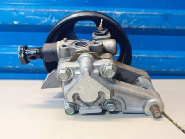 Насос ГУР для Hyundai Solaris 1 RB (2011-2013) на фотографиях