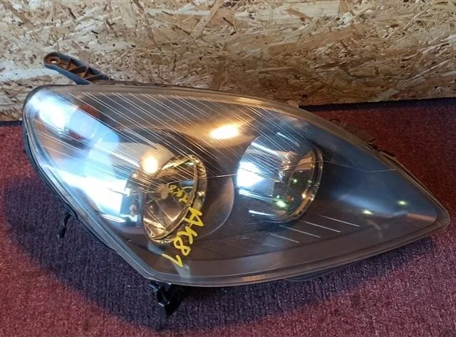 Фара правая для Opel Zafira B 2005-2015 на фотографиях