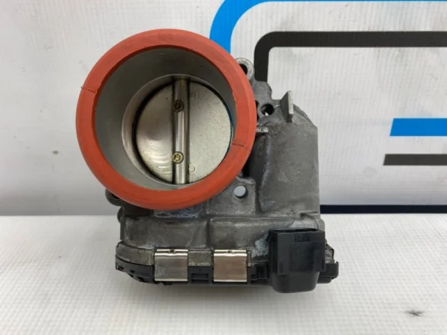 Дроссельная заслонка для Mercedes-Benz C class W203 2000-2007 на фотографиях