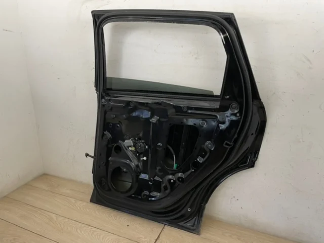 Дверь задняя правая для Audi Q7 4M 2015+ на фотографиях